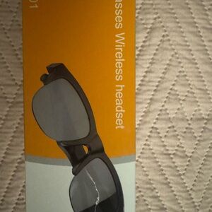 Bluetooth Sunglasses with Built-In Headset in Black